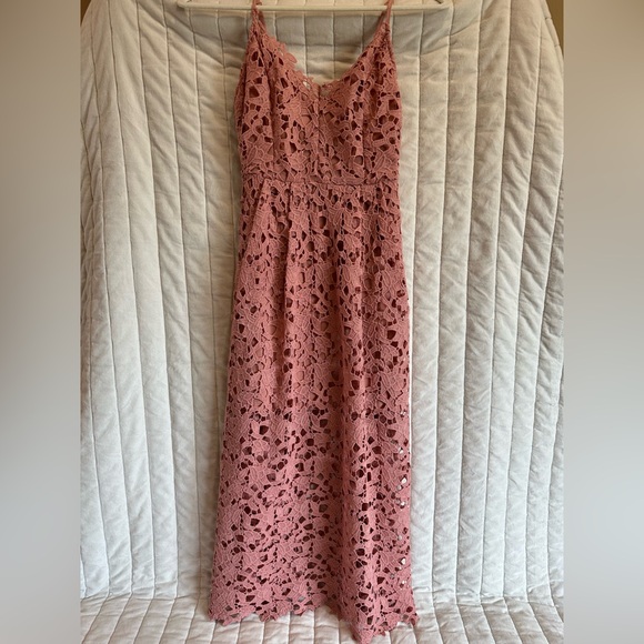 Astr Lace Midi Dress in Pink Size Small - Picture 2 of 9